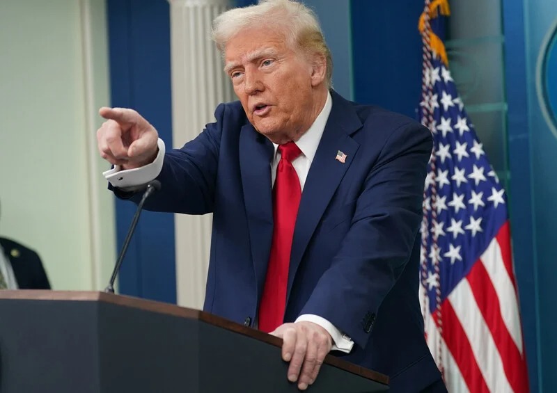 Donald Trump autoriza despidos