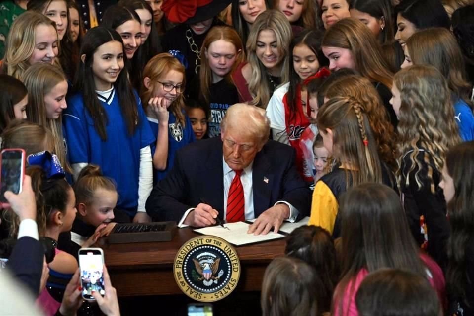 Firma Trump decreto anti trans