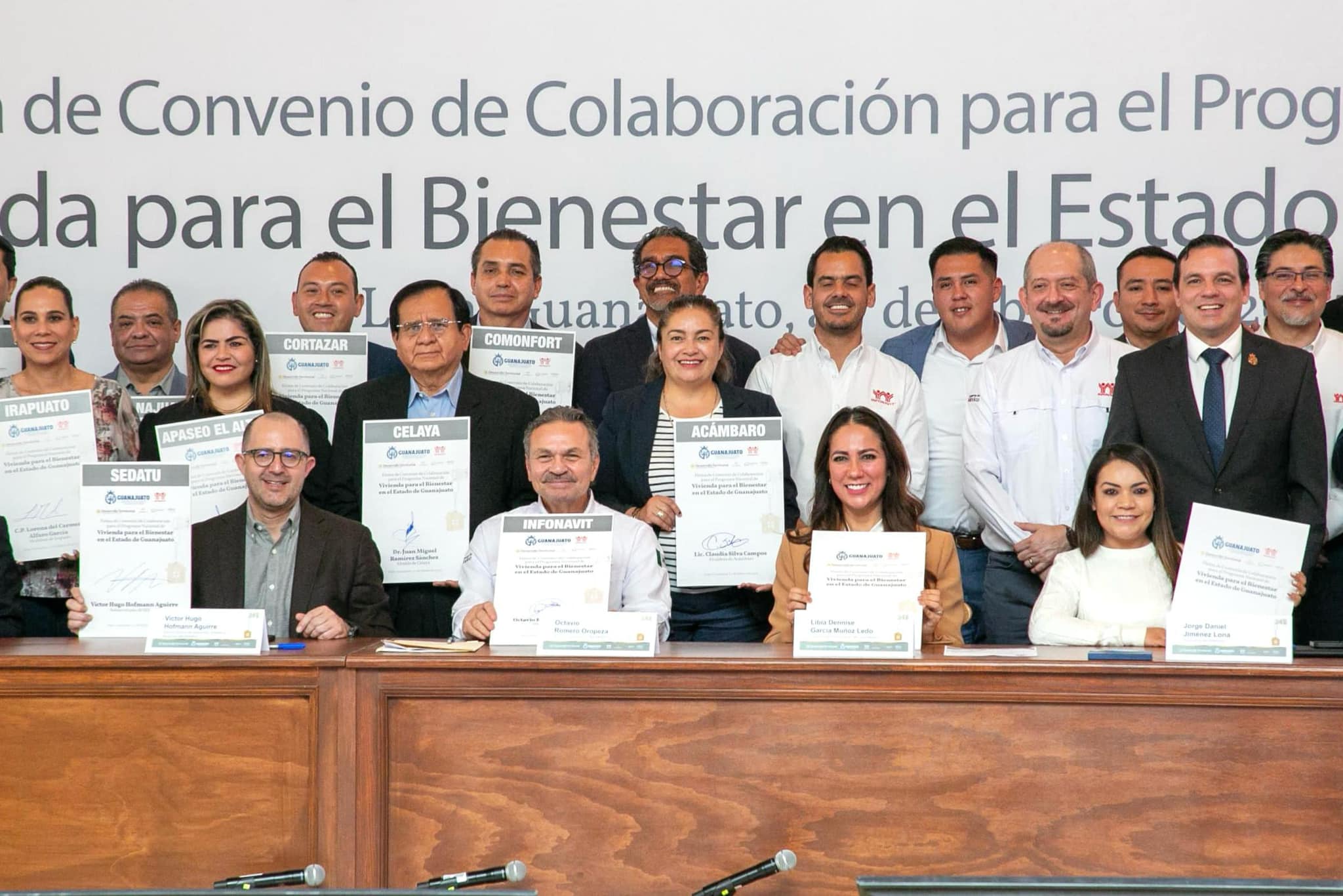 Infonavit firma convenio con gobierno de Guanajuato para construir viviendas