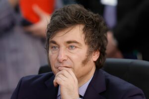 Javier Milei, el primer presidente acusado de fraude por criptomonedas.