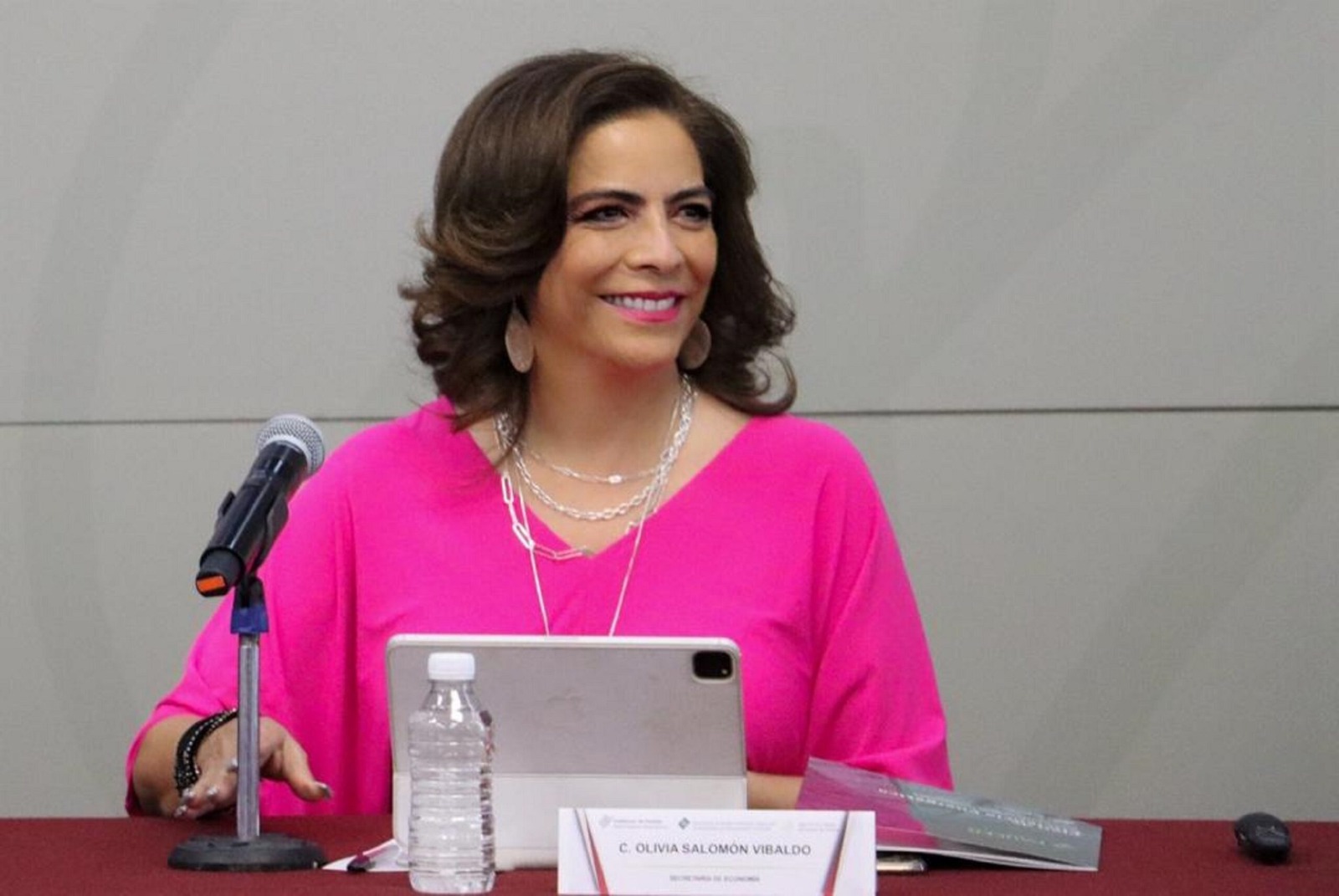 Olivia Salomón asume dirección de lotería nacional 