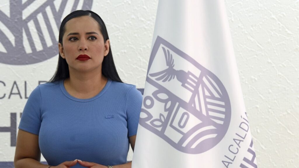 Sandra Cuevas adoptó y abandonó a perrito