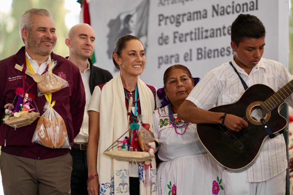 Sheinbaum con el gobernador de Michoacán