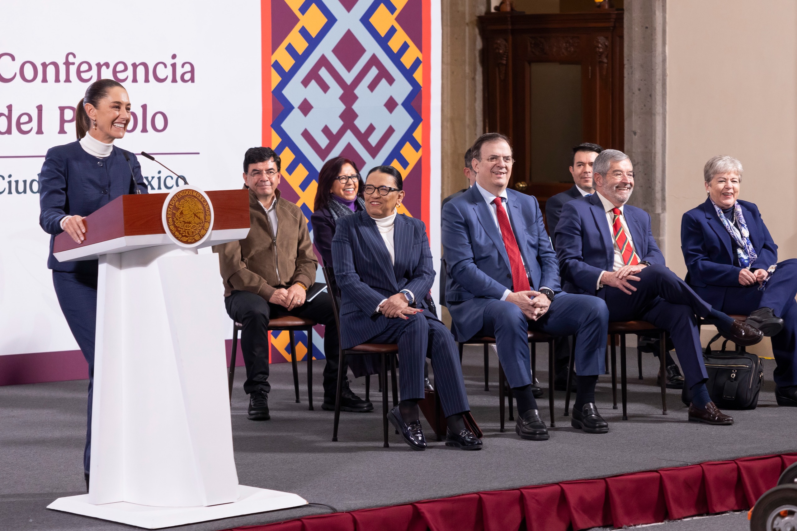 Sheinbaum y su gebinete en conferencia