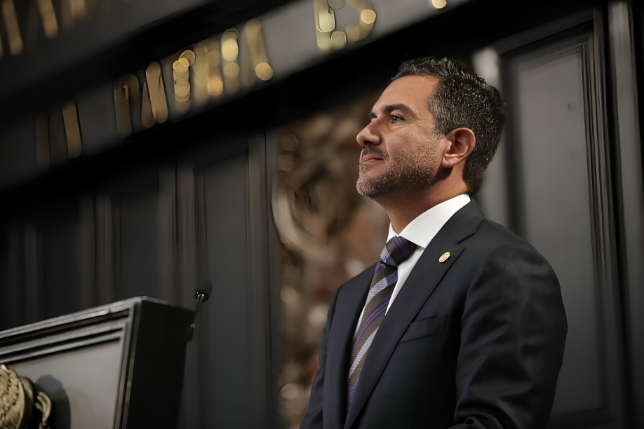Yunes Márquez se afilia a Morena