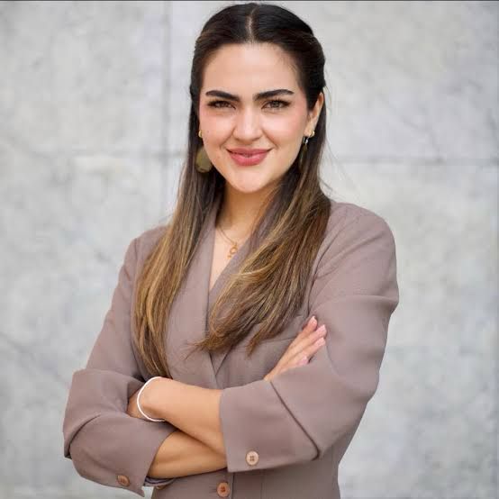 Andrea Chávez difundió contrato de publicidad de Alazraki con Maru Campos