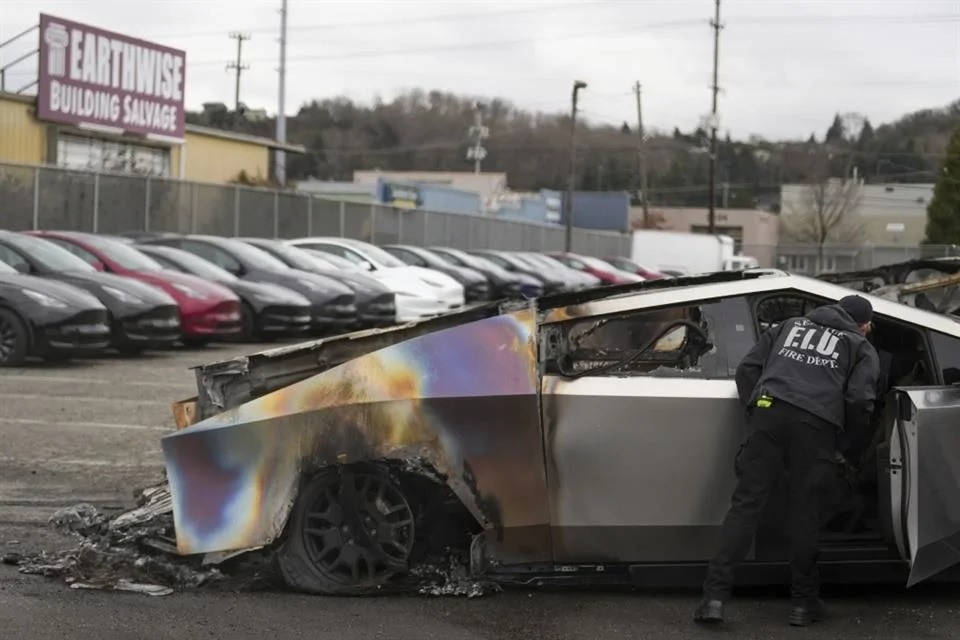 Ataques a Tesla