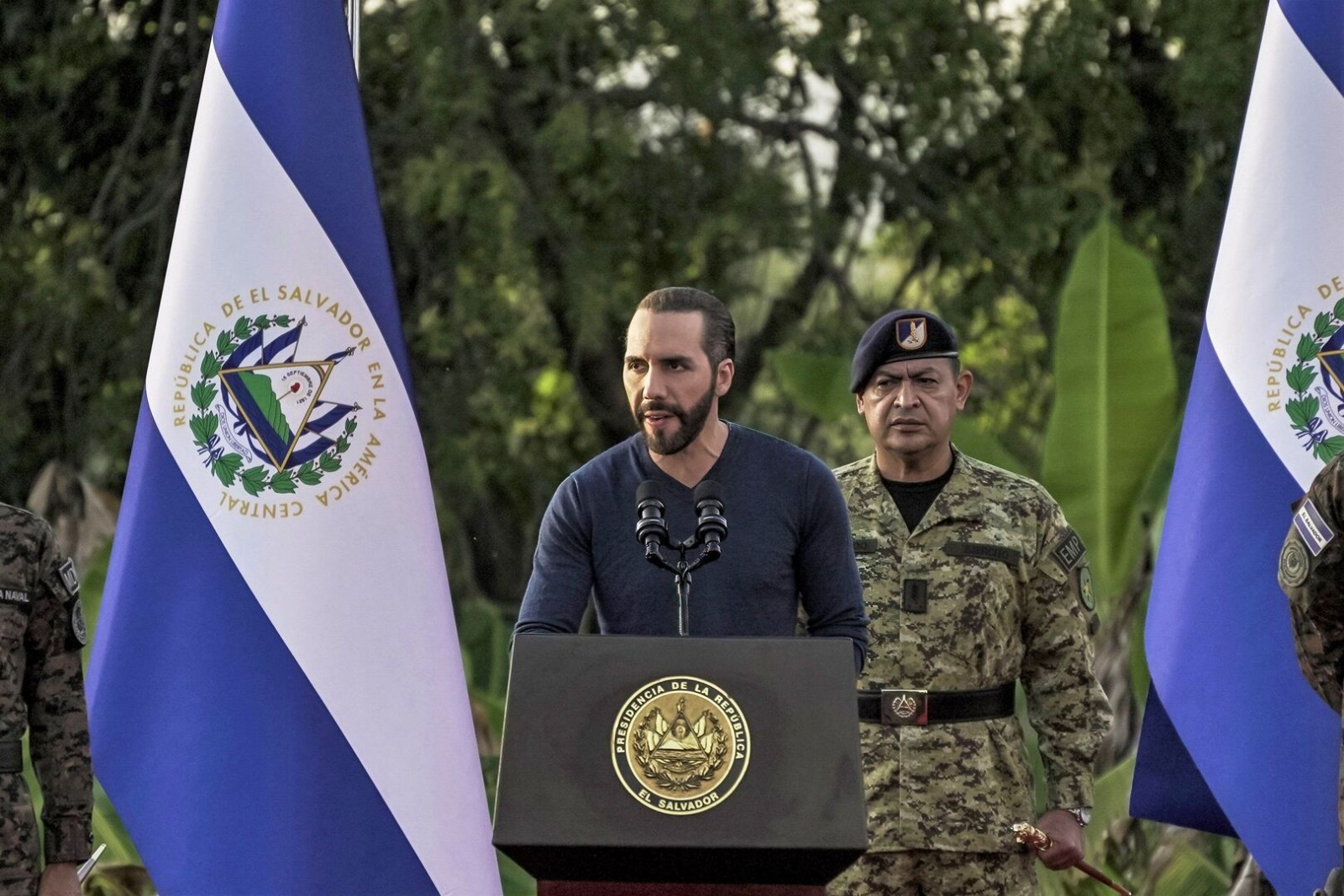 Bukele acepta ser patio traserio del gobierno de Trump