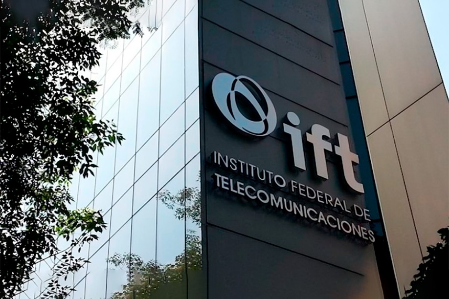 IFT viajes de funcionarios en los últimos años