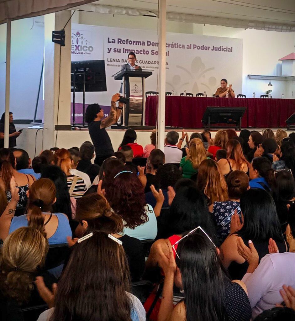 Lenia Batres cercana al pueblo