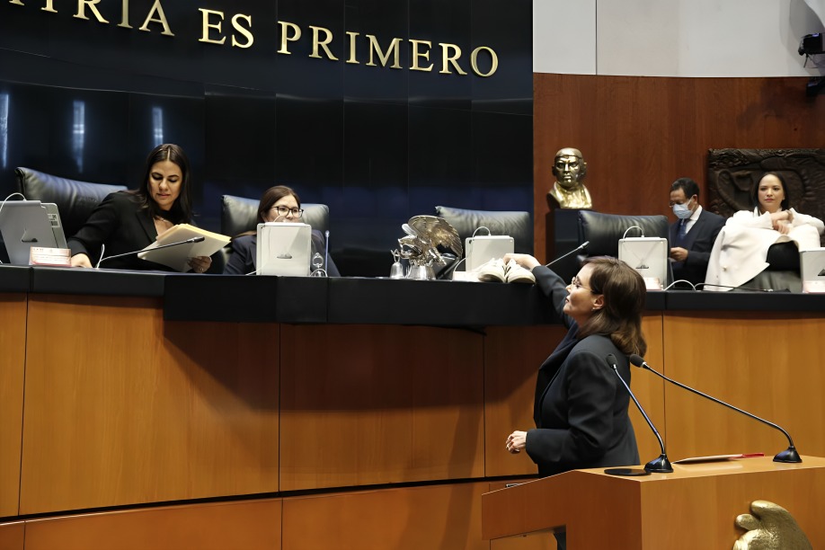 Lilly Téllez deja regalo para Noroña y Sheinbaum