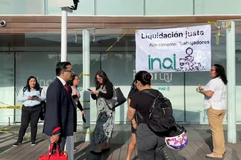 Trabajadores del INAI