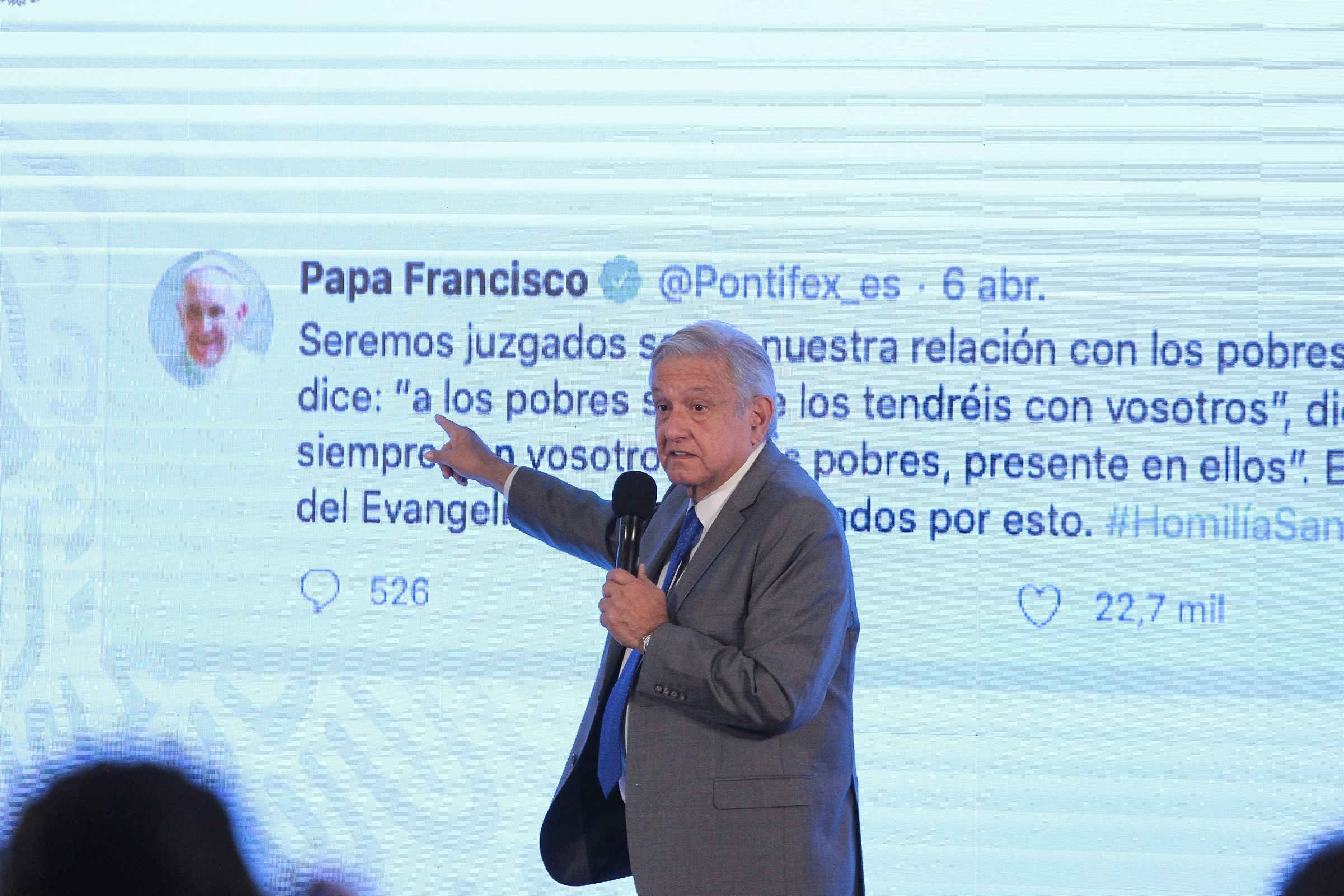 AMLO elogia al papa Francisco