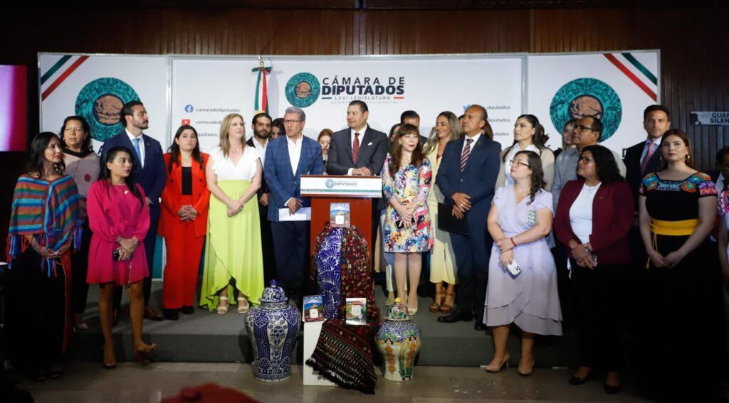 Armenta presentó ante diputados eventos en Puebla
