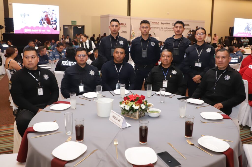 Armenta festejó a policías