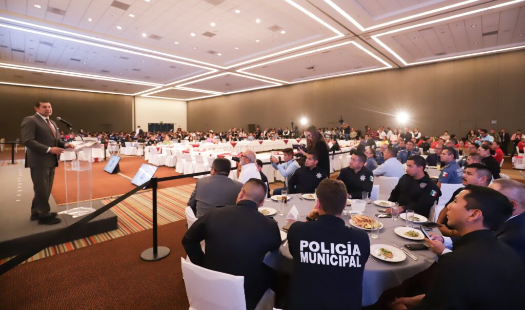 Armenta reconoce a la policia poblana