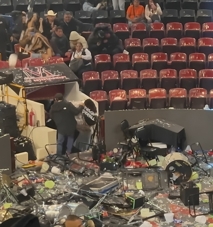 Destrozos de fans Luis R. Conríquez