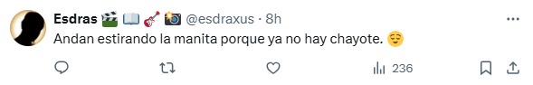 estirando la mano