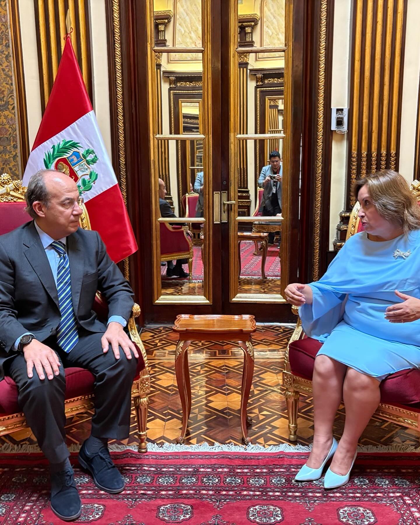 Felipe Calderón se reúne con Dina Boluarte
