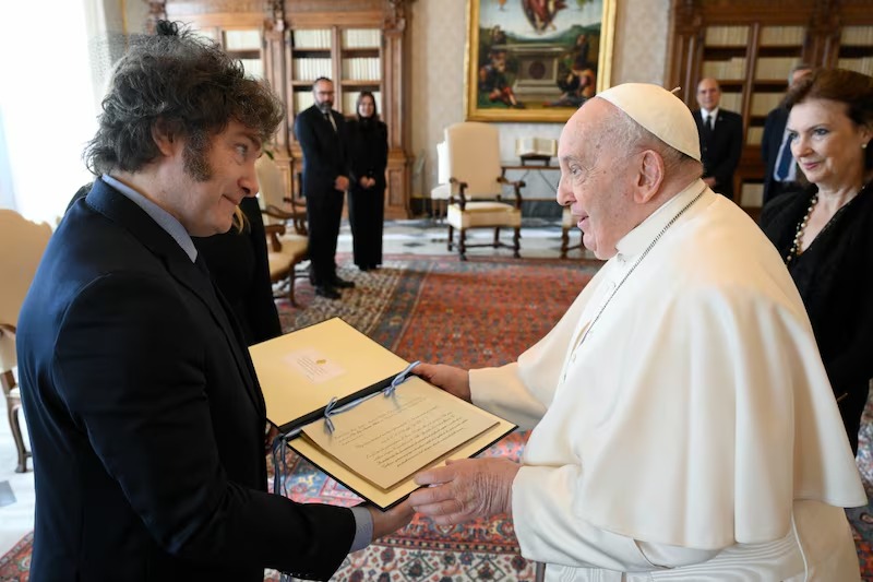 Milei asegura que se arrepiente de haber llamado "representante del maligno" al papa Francisco