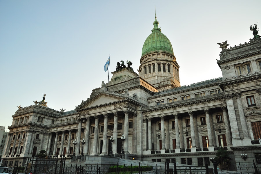 Parlamento argentino contra Milei