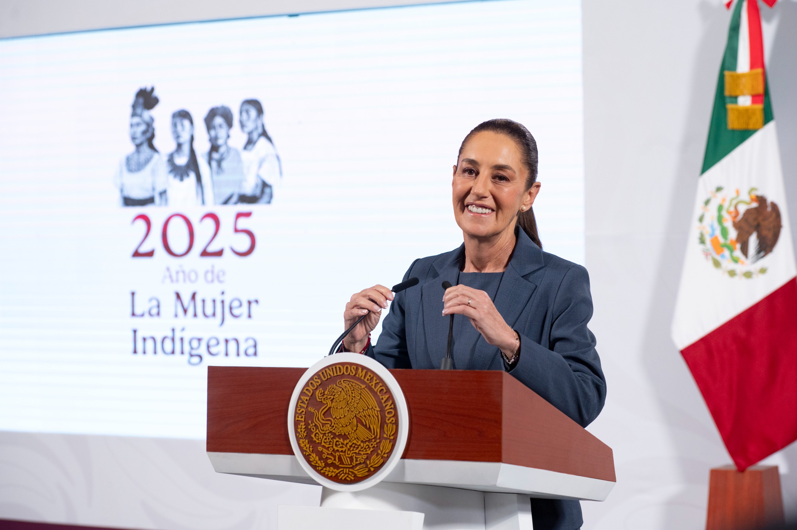 Sheinbaum defiende a Ariadna Montiel 