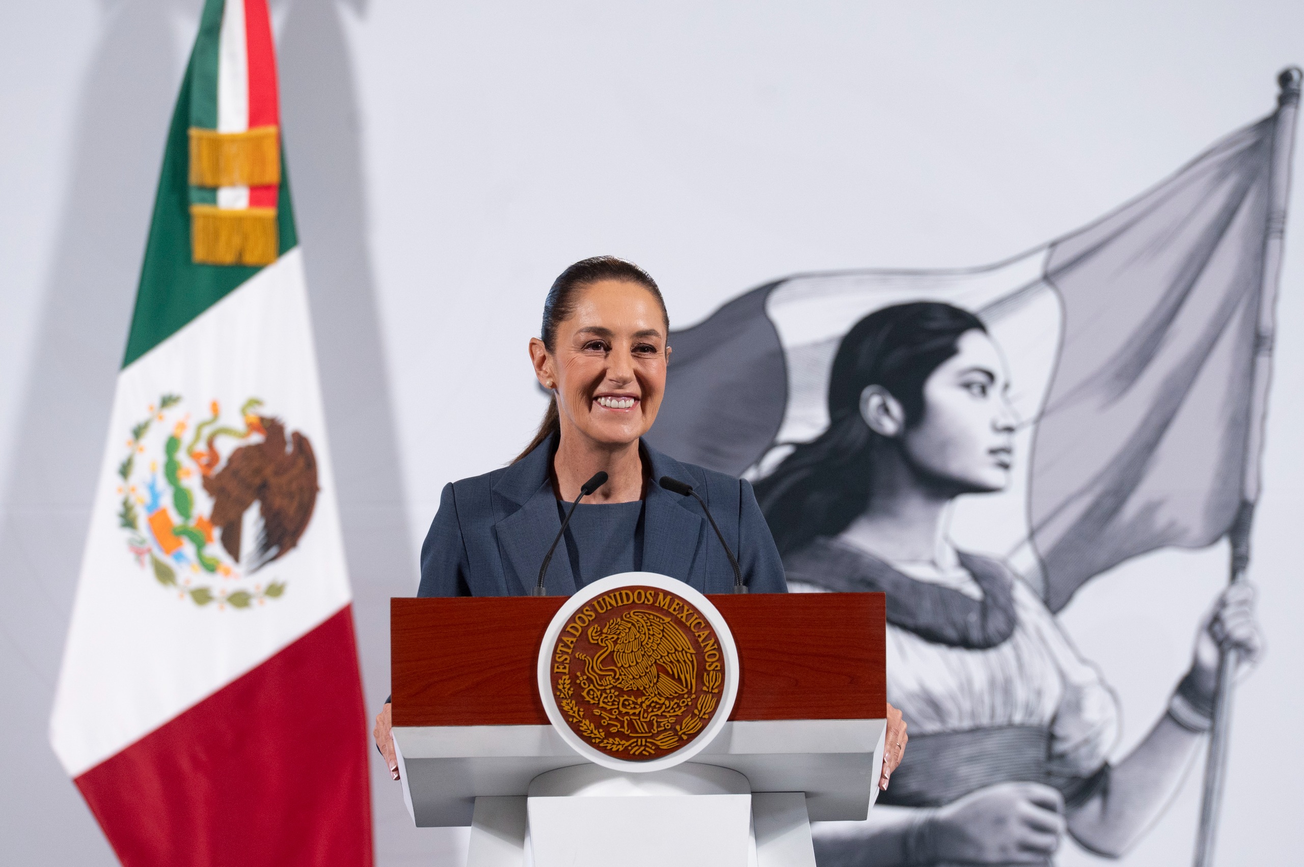 Sheinbaum respalda a Ariadna Montiel 