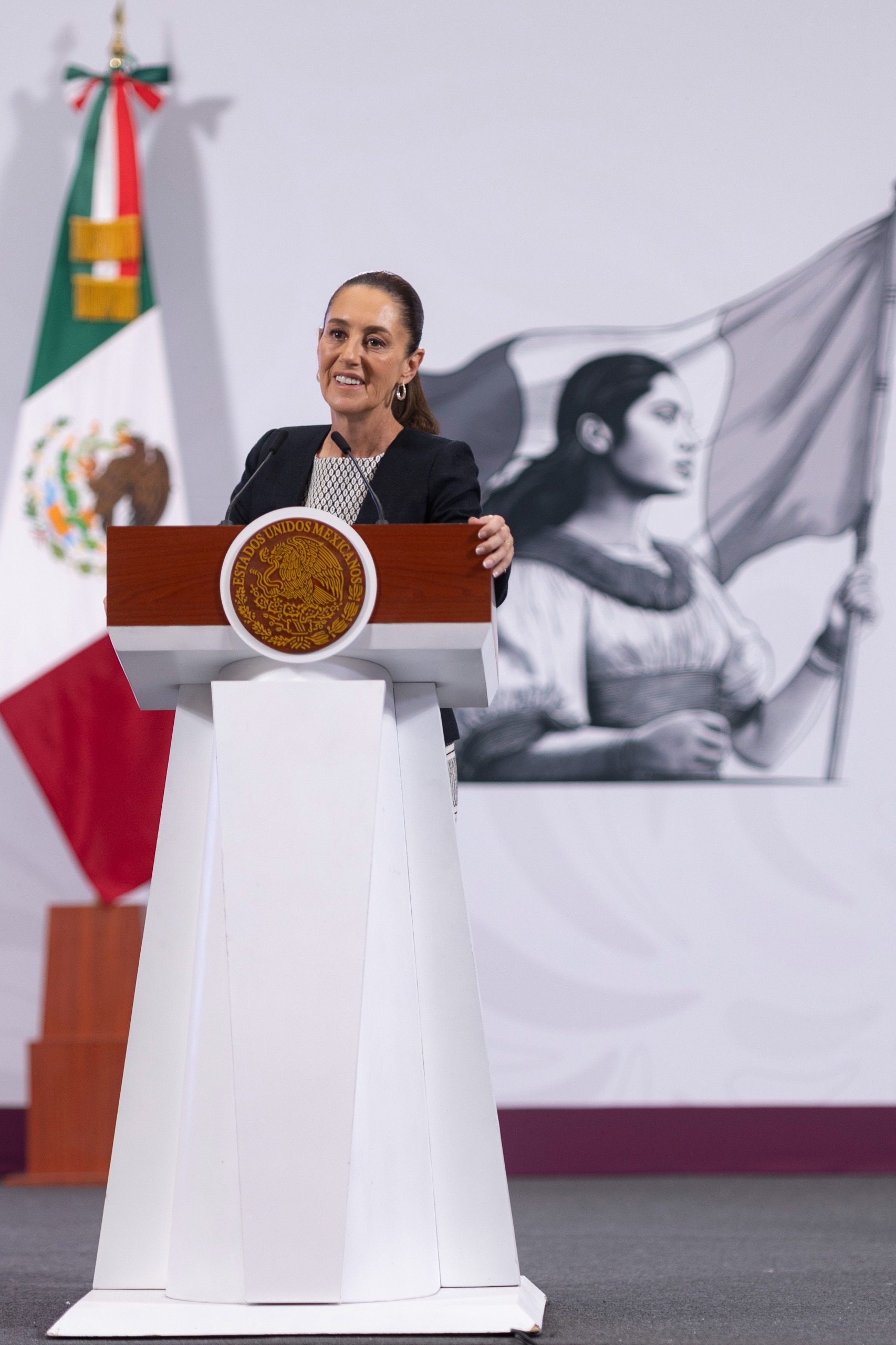 Sheinbaum responde a Lorenzo Córdova