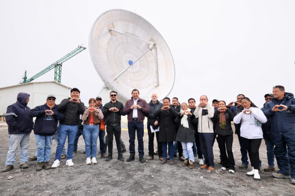 Armenta en visita a telescopio