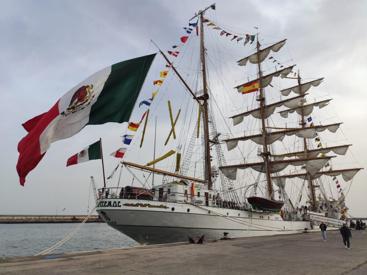 Buque Cuauhtémoc con piloto neoyorquino