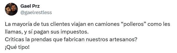 Clientes viajan en camiones