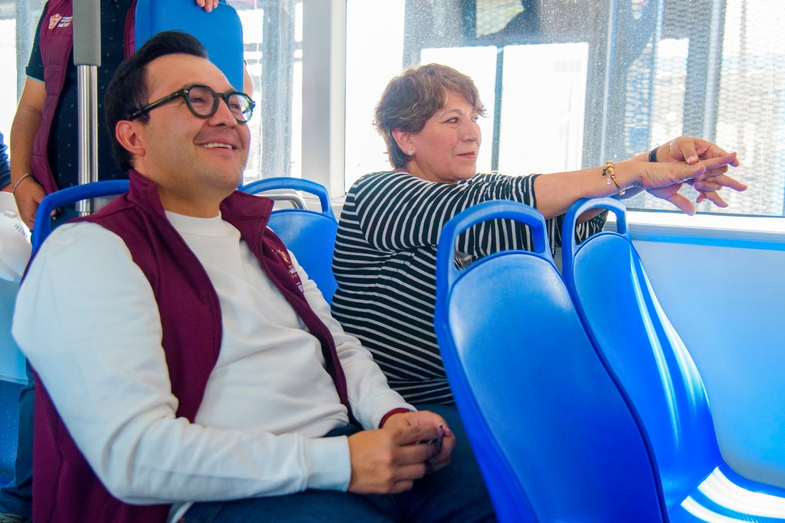 Delfina Gómez inaugura trolebús en Chalco