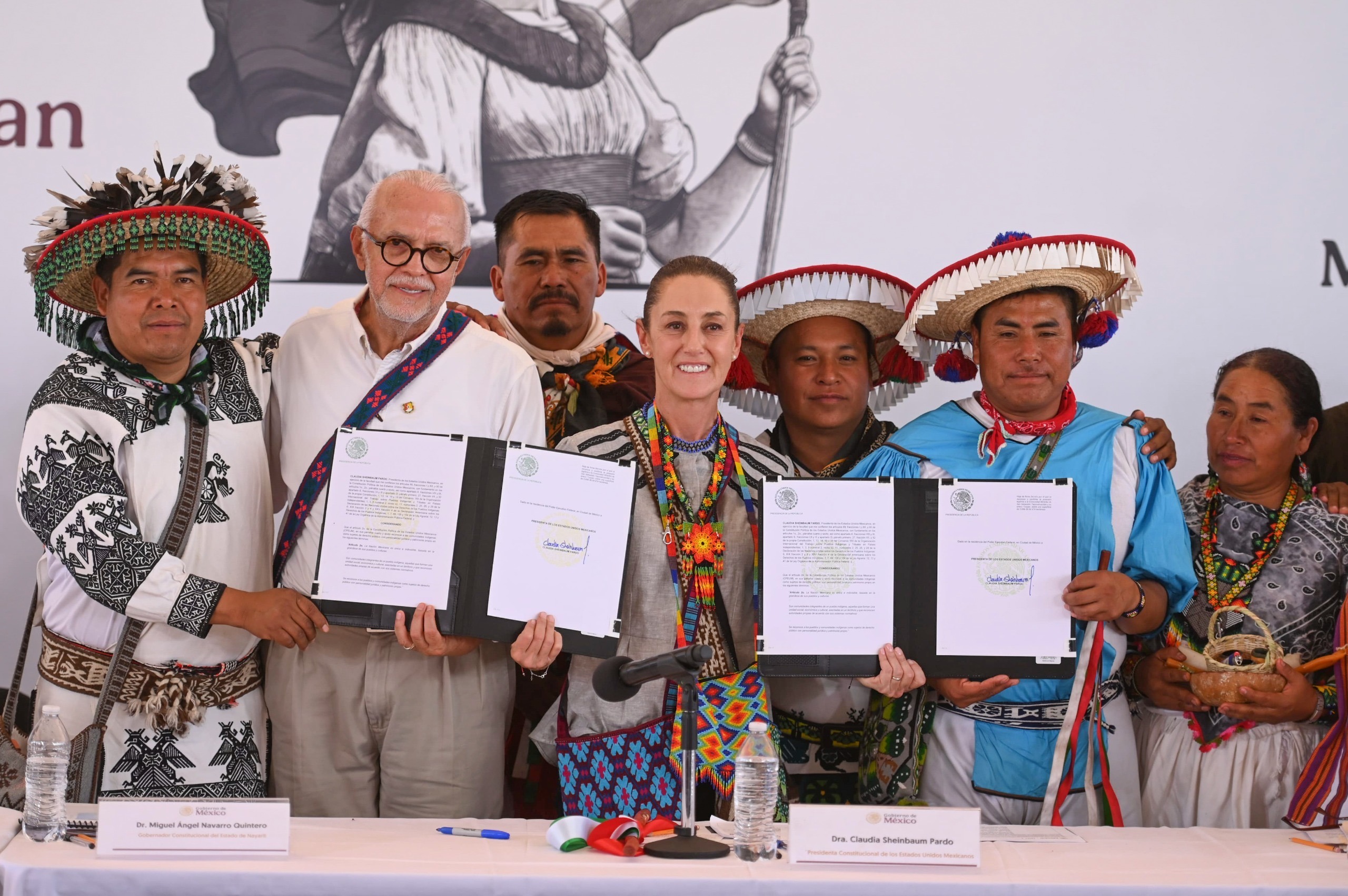 Sheinbaum devuelve hectáreas de tierra al pueblo de Wixárika