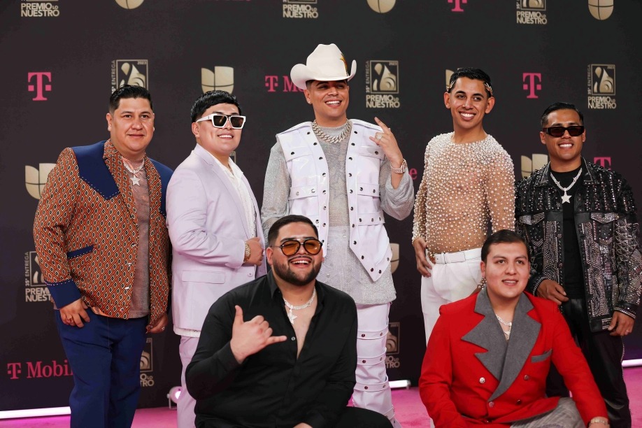 Grupo Firme revela que tiene problemas con sus visas