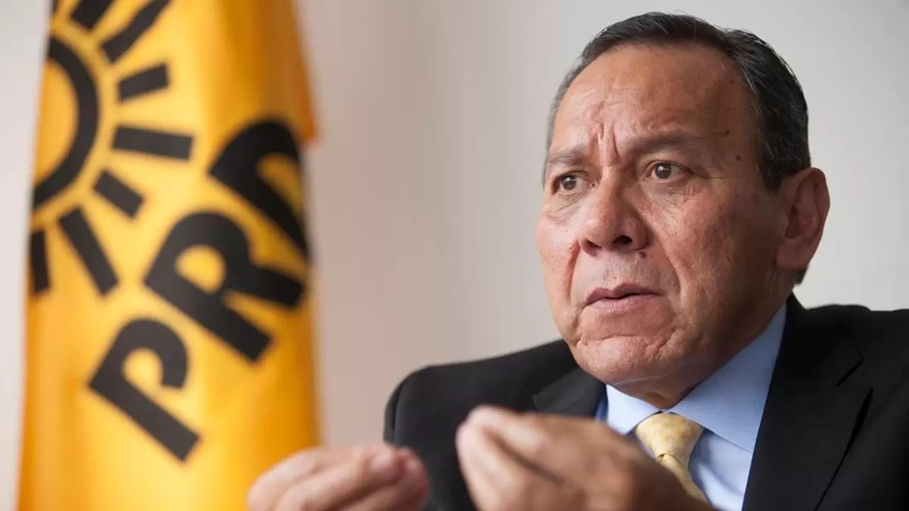 Jesús Zambrano vuelve con libro contra la 4T