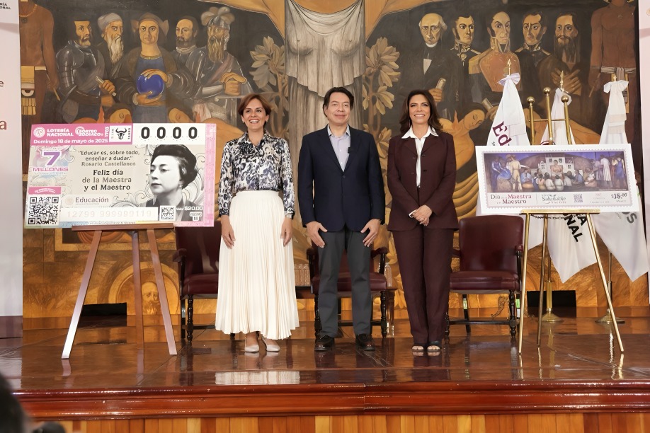 Lotería Nacional reaiza homenaje a maestros con billete