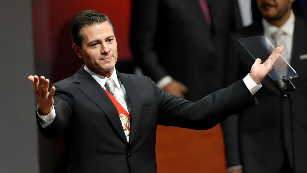Peña Nieto reaparece con ilusionista