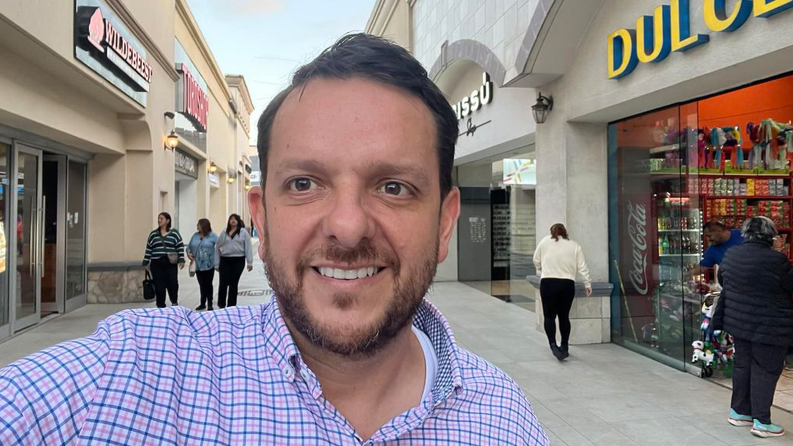 Retiran visa a esposo de Marina del Pilar