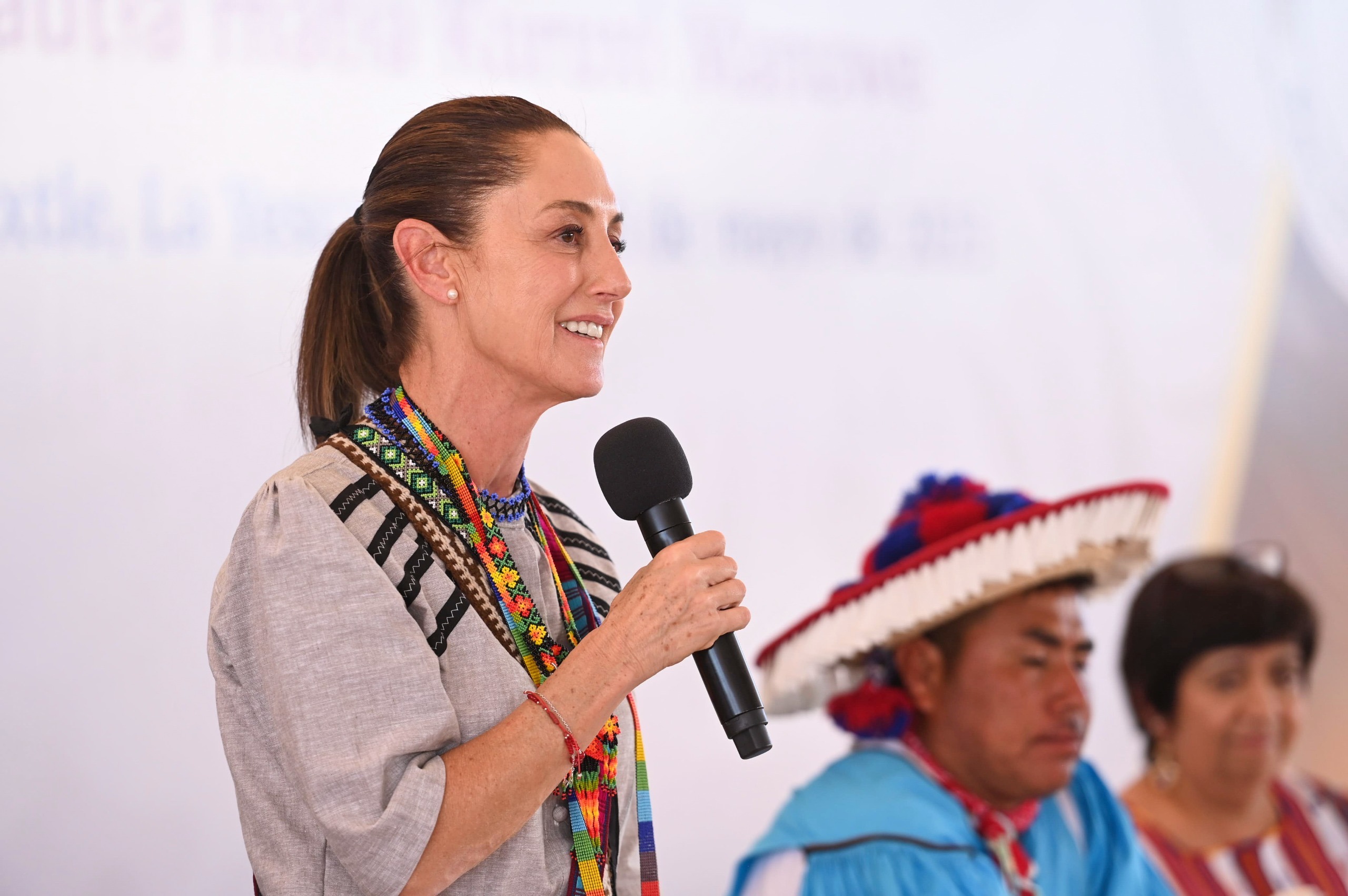Sheinbaum devuelve hectáreas de tierra al pueblo de Wixárika