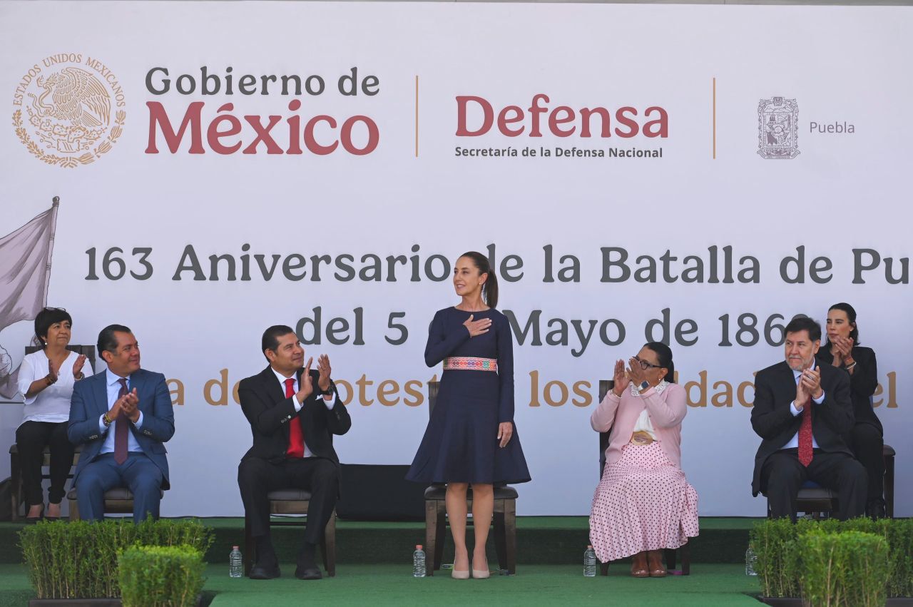 Sheinbaum en desfile de Puebla