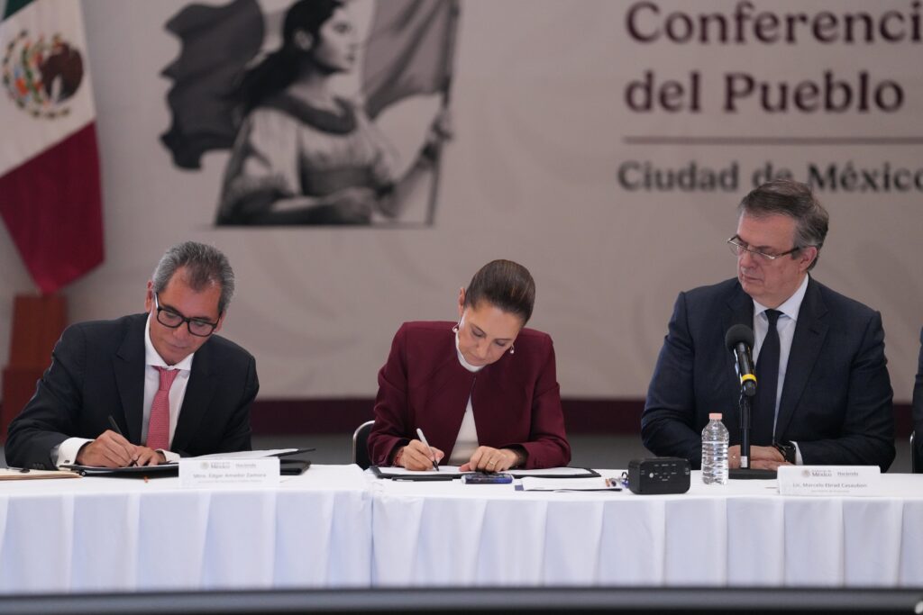 Sheinbaum firma Pacic