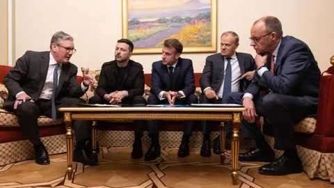 Utilizan imágenes de Macron para burlarse de líderes europeos
