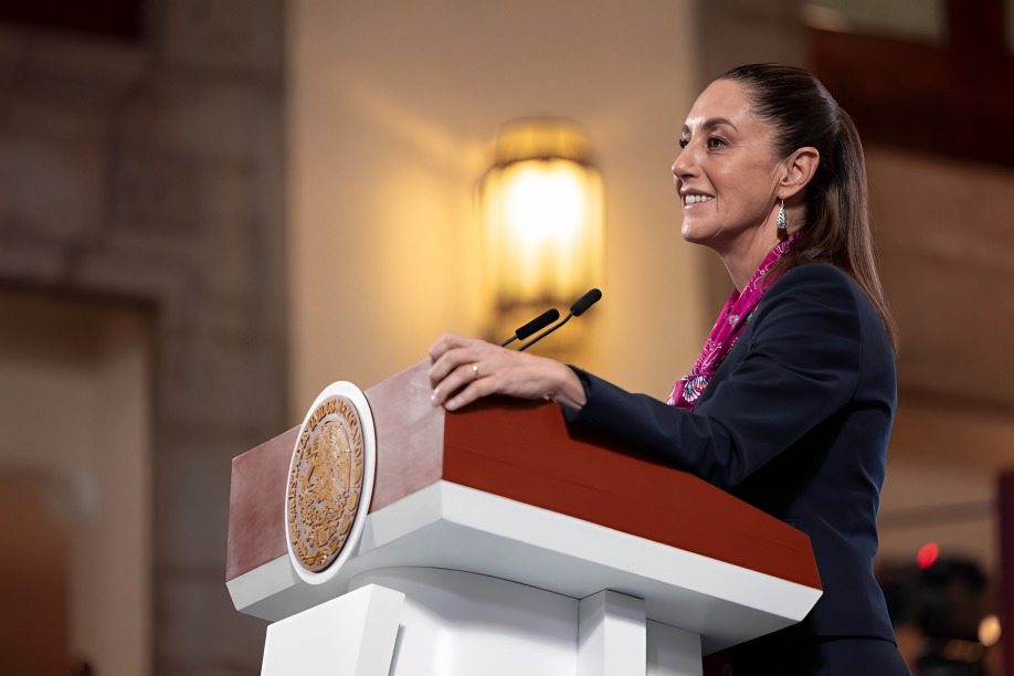 Candidato a alcalde de NY señala que se necesitan más líderes como Sheinabum