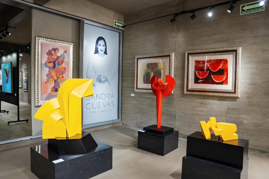 Esta es la colección de arte de Sandra Cuevas