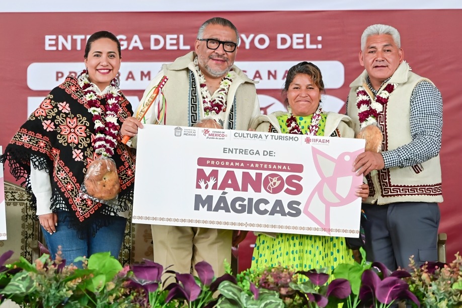 Horacio Duarte entrega apoyos a artesanos de Edomex