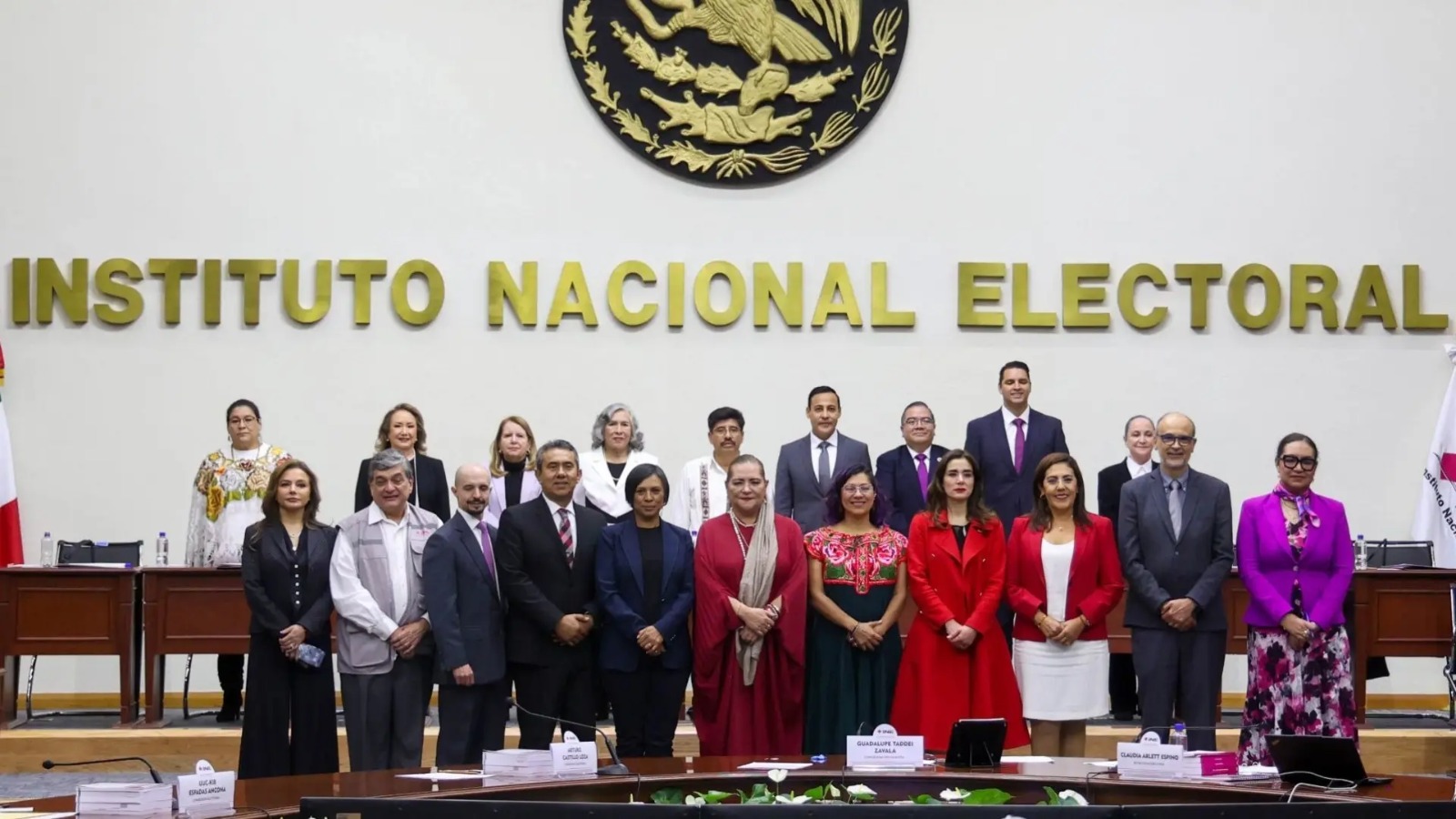 Ine entrega constancias de mayoria a ministros electos, incluyendo a Hugo Aguilar