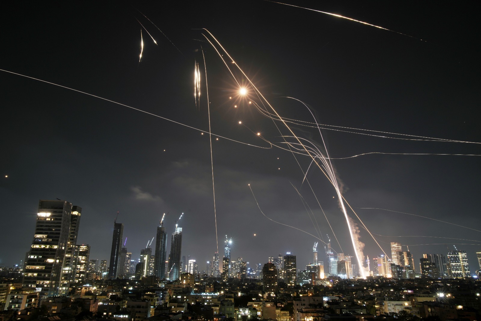 Irán bombardea a Israel 