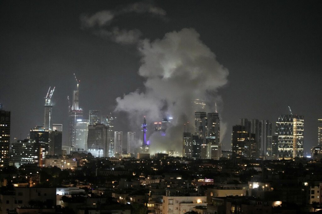 Irán bombardea a Tel Aviv
