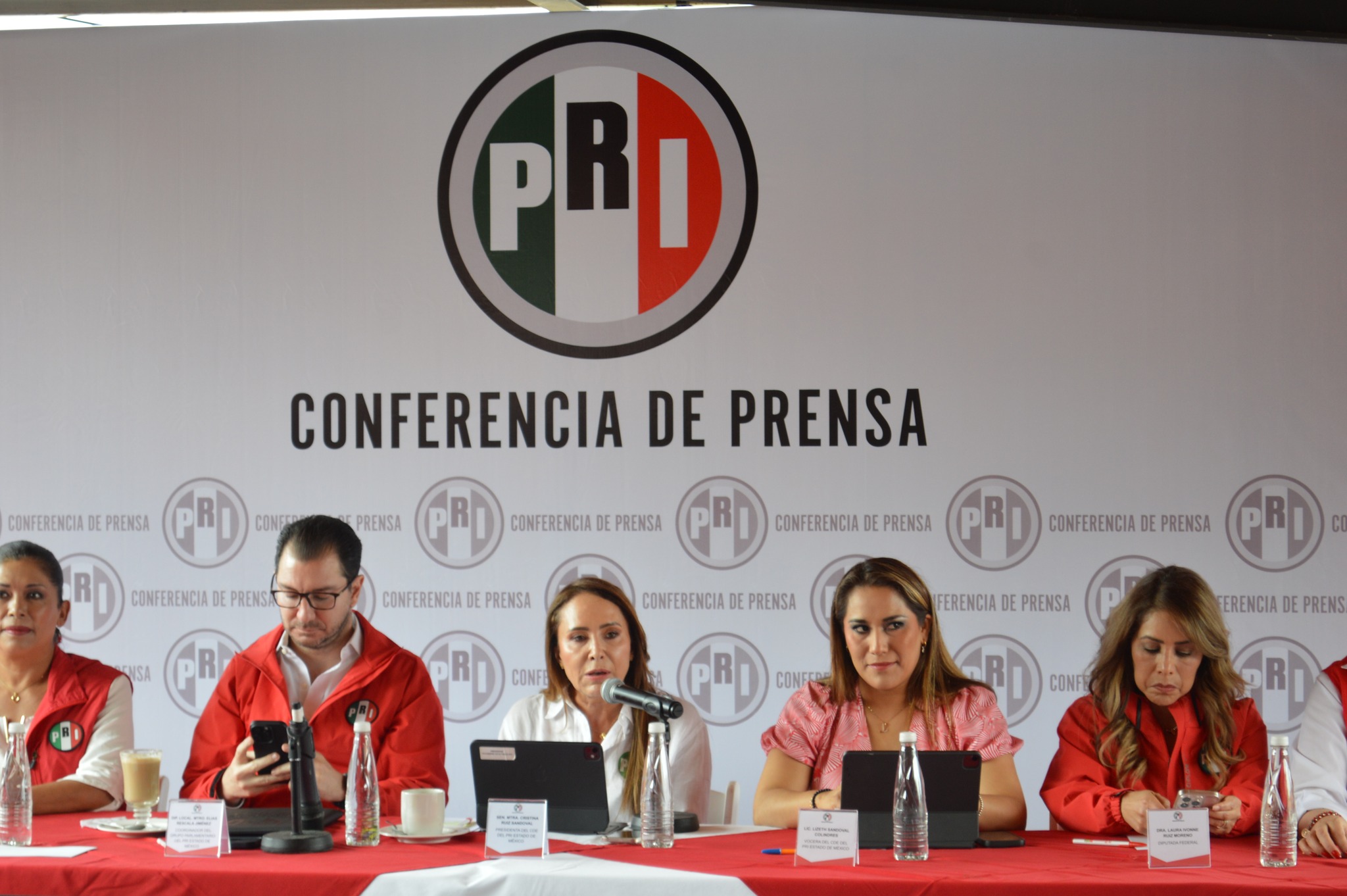 Lideresa del PRI en Edomex pide "amigos ricos" con lancha