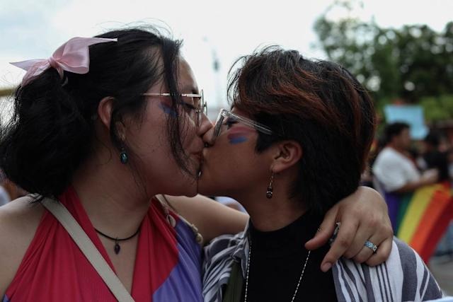Marcha del orgullo repudia a Sandra Cuevas